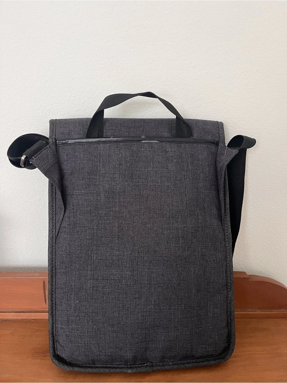 Brenthaven Collins Vertical Messenger Bag for Surface Pro